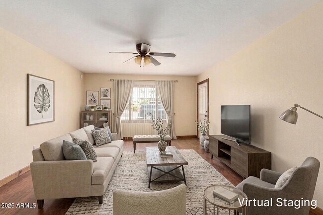 Photo - 319 E Riviera Dr