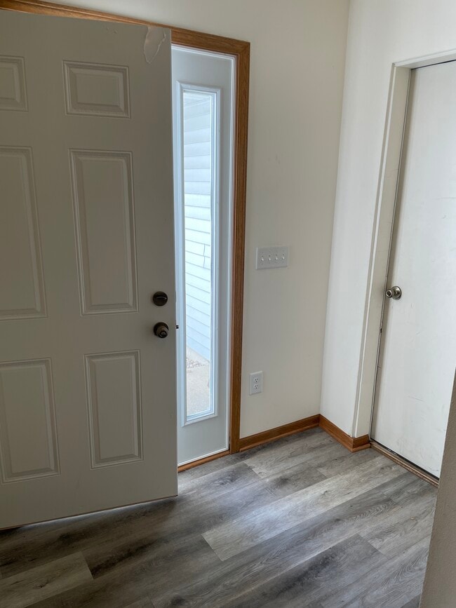 Photo - 566 Athletic Way