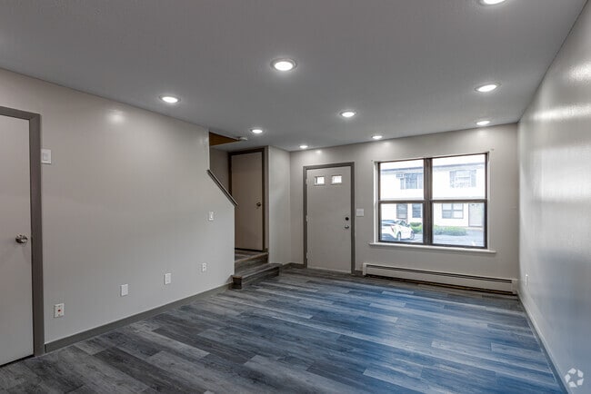 2BR, 1BA Townhouse - Living Room