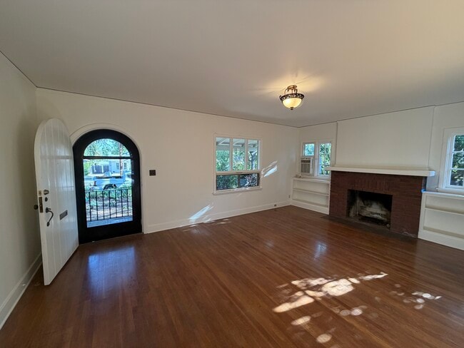 Photo - 1071 E Howard St