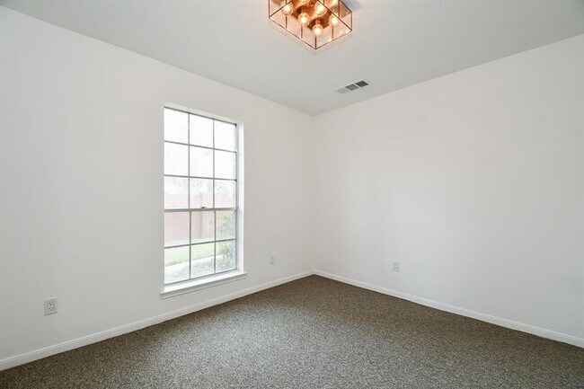 Photo - 727 Bunker Hill Rd Unit 112
