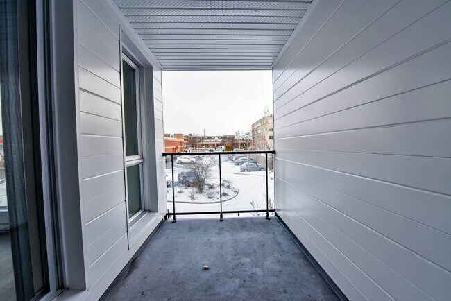 Photo - 9675 Av. Papineau Unit 201