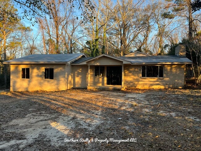 Building Photo - Newly Remodled Wetumpka Home