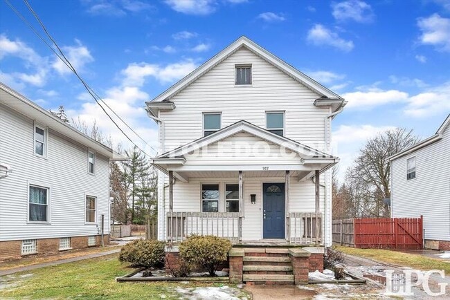 Building Photo - 927 Alvison Rd