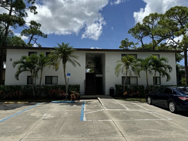 Building Photo - 7961 Gladiolus Dr Rental
