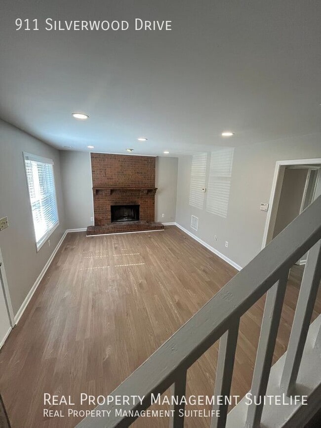 Photo - 911 Silverwood Dr