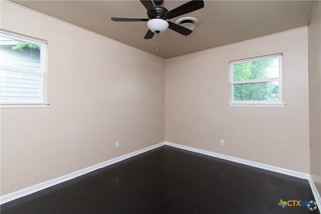 Building Photo - 1312 Stephen St Rental