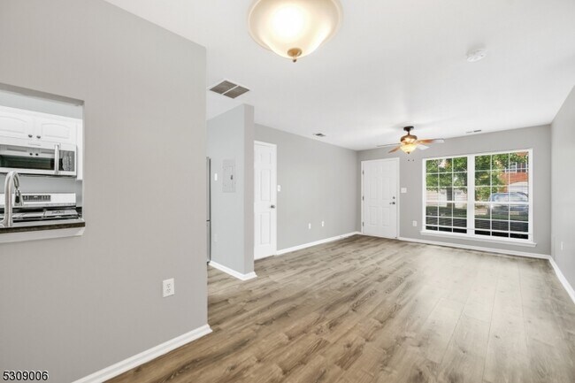 Photo - 1137 Stafford St