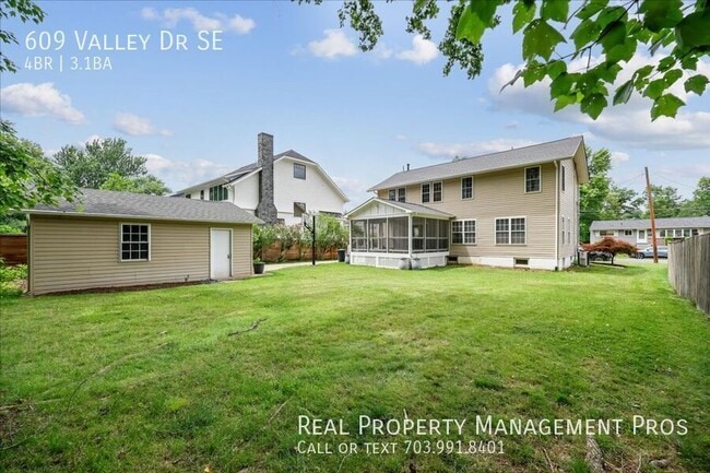Photo - 609 Valley Dr SE