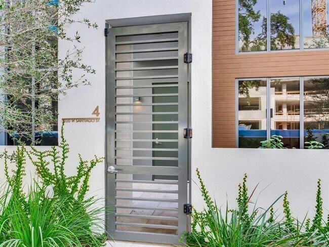 Photo - 3020 W Santiago St