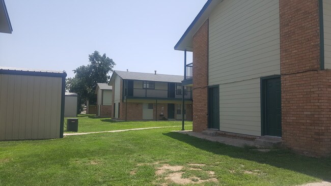 Photo - Cedar Crest Apartments