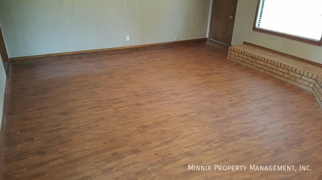 Photo - 4806 64th St