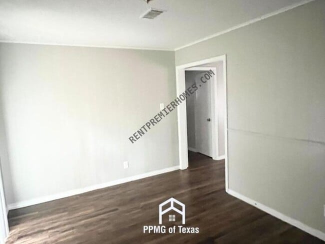 Photo - 8812 Claremont Ave