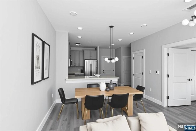 Building Photo - 387 S Park St Unit 302