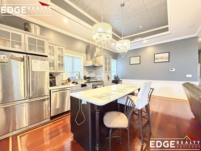 Photo - 644 E 3rd St