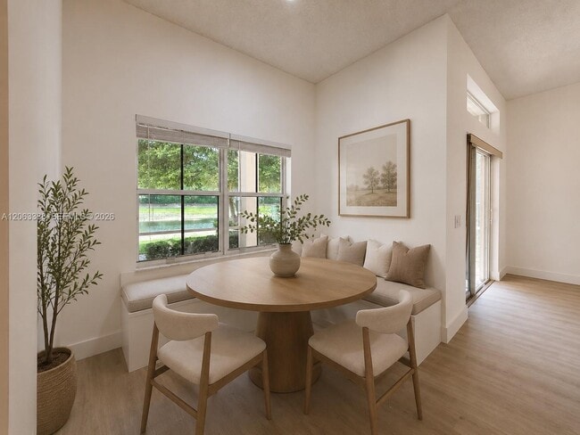 Building Photo - 837 Tanglewood Cir