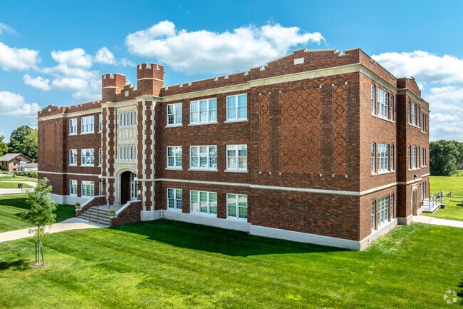 Historic Winterset High School Apartments 55+ - Historic Winterset High School Apartments 55+