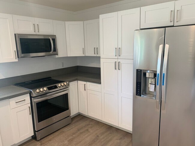 Photo - AVAILABLE NOW! 5 bedroom 2 bath