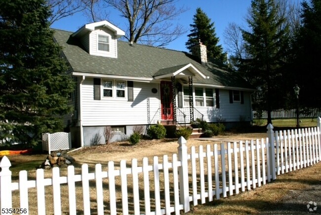 Building Photo - 411 Biglow Dr Rental
