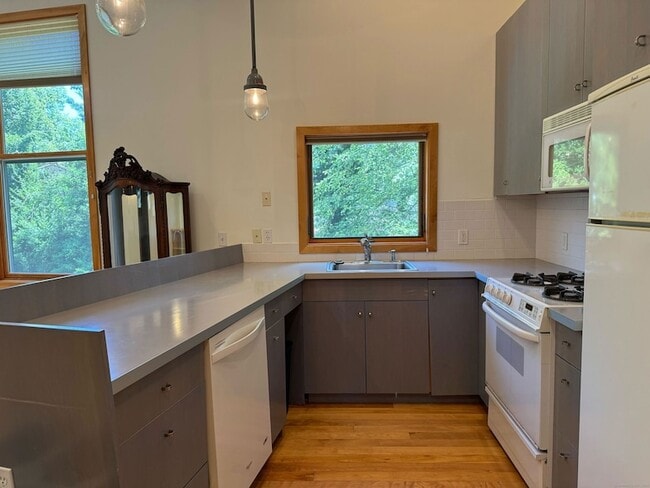 Photo - 283 Ogden St