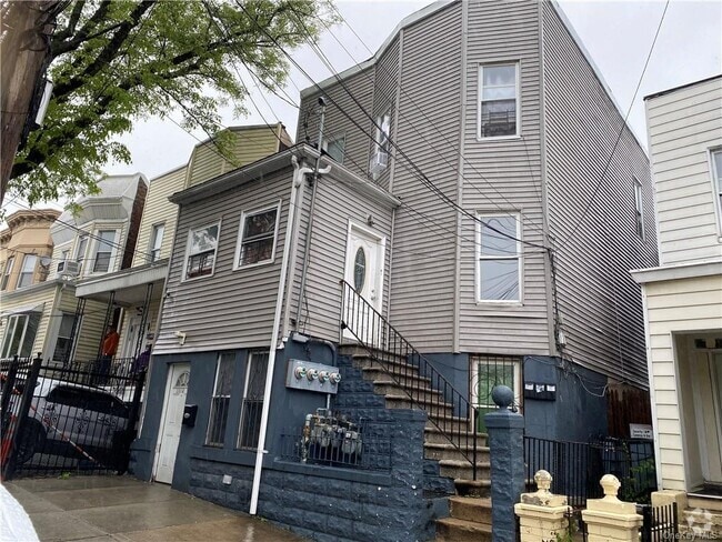 Building Photo - 1470 St Lawrence Ave Rental