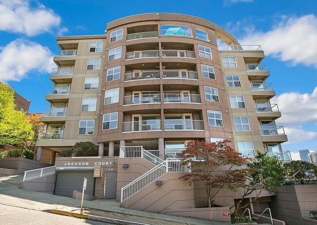 Photo - Bright 6th Floor Capitol Hill Condo | Parking Included | 2 Weeks Free Unidad 609