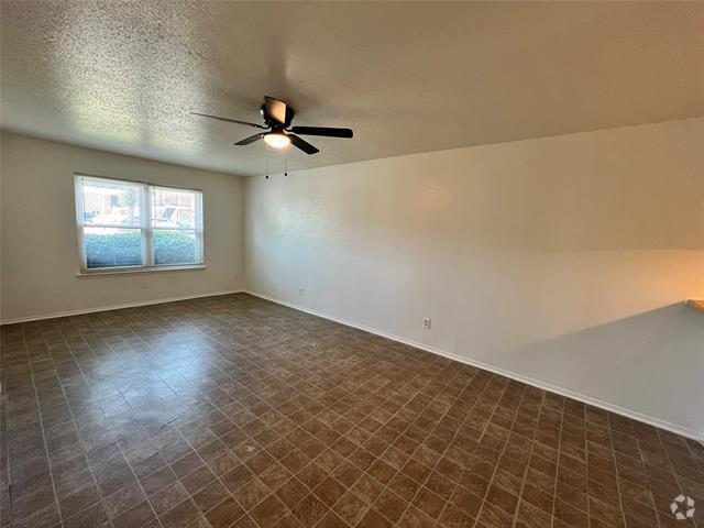 Building Photo - 410 Bryan St Unit 2 Rental