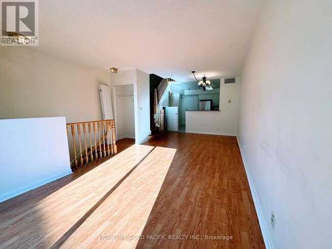 Photo - 28 Sommerset Way