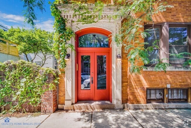 Building Photo - 2774 N Kenmore Ave Rental