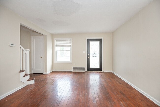 Building Photo - 2 BED 1 BATH BEAUTIFUL SINGLE FAMILY HOME