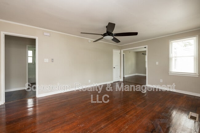 Photo - 1854 Broadwell St SW