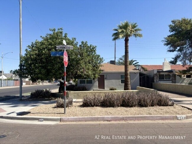 Photo - 1348 W Lynwood St