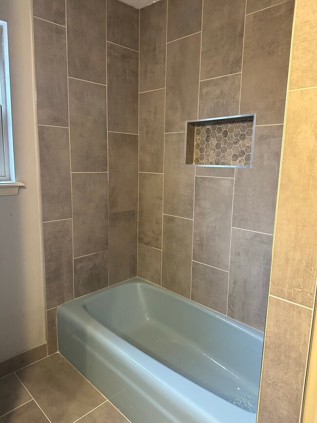 Photo - 6722 E 75th St S