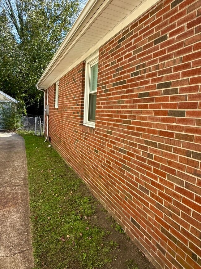 Photo - ***Renovated 3 Bedroom Ranch*Near Casino &...