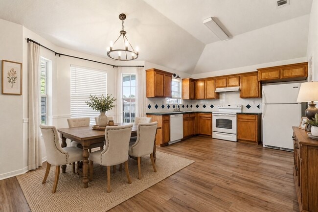 Photo - 2304 Sandstone Dr