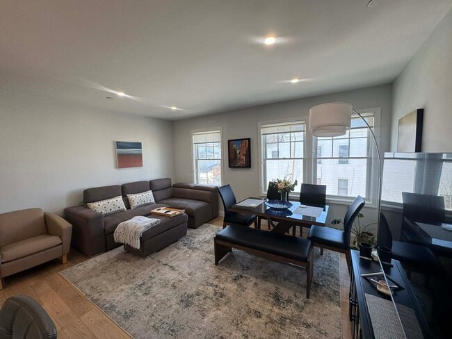 Photo - 137 Falcon St Unit 3