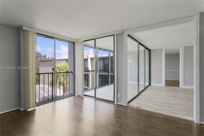 Building Photo - 501 SW 11th Pl Unit 413