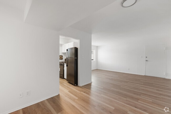 1 BR, 1 BA - 669 SF
