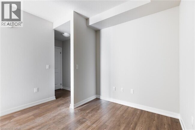 Photo - 870 Queenston Rd Unit 304