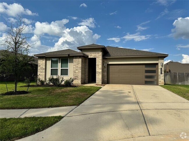 Building Photo - 14273 Lake Lodge Dr Rental