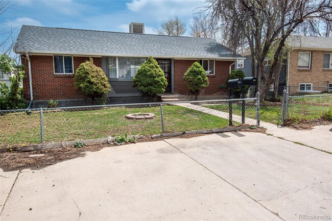 1260 Brentwood St