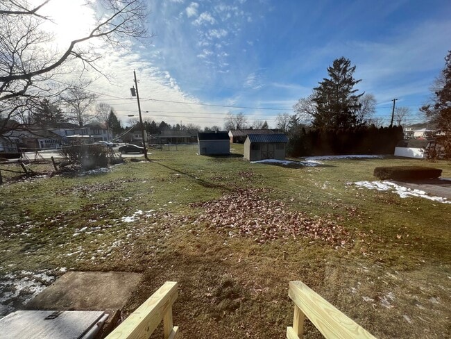 Building Photo - 3 Bedroom 3 Bath House Rental with Basement, Back Yard, and more!