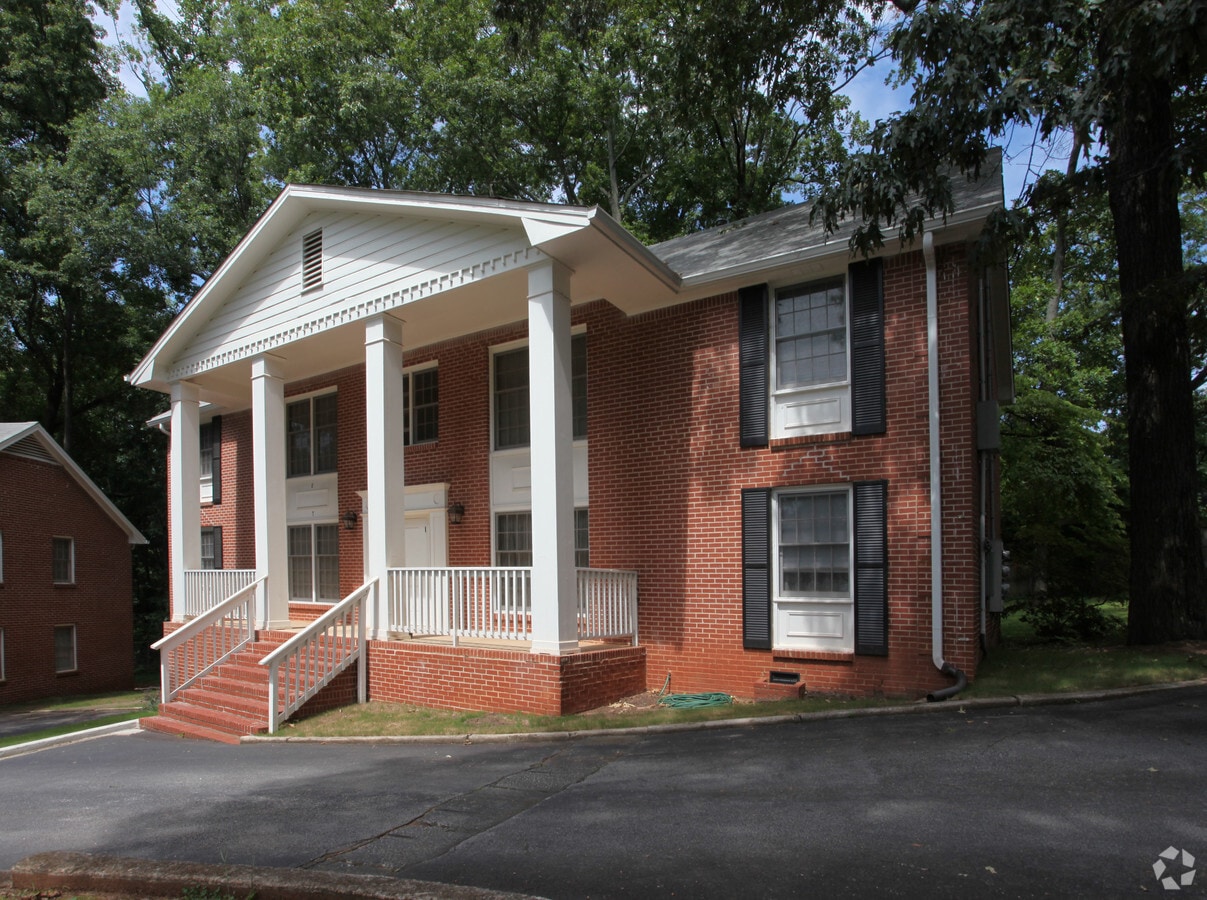 Photo - The Columns at East Hill Apartamentos