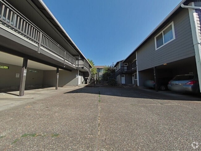 Building Photo - 1 Bedroom Apartment ~ Close to Campus ~ Sm... Unit 1969 NW Grant #3
