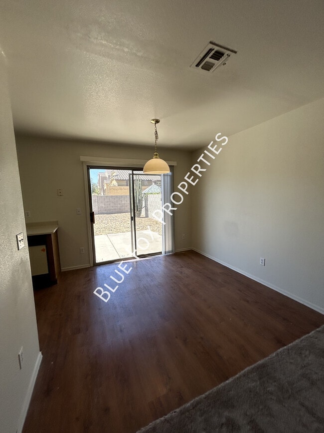 Photo - 2021 W Menzel Dr