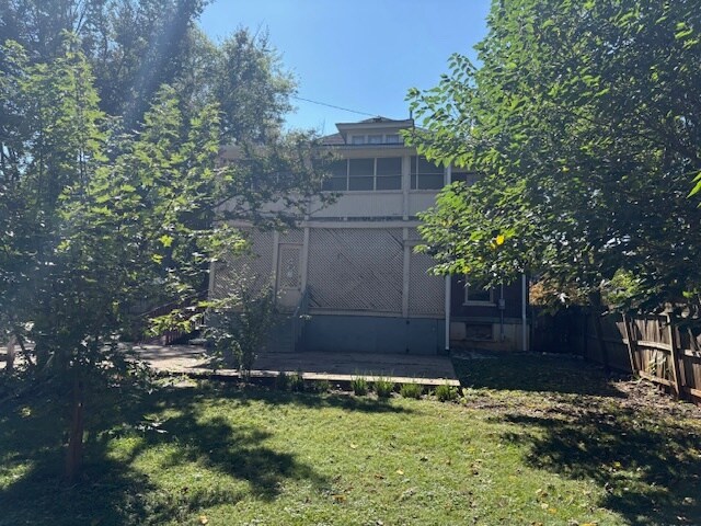 Photo - 305 E Lytle St