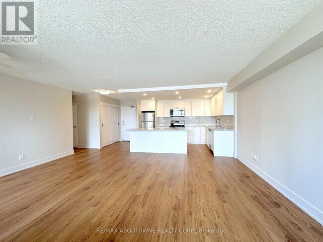 Photo - 165 La Rose Ave