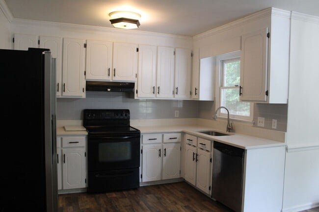 Photo - 107 Clairmont Rd NE