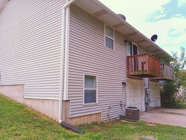 Photo - 1121 S Roseta Ave