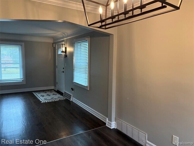 Photo - 1601 E 4th St